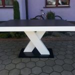 Stół drewniany X z blatem kamiennym